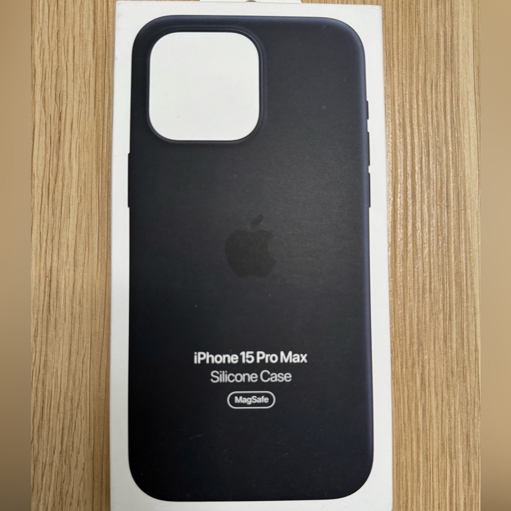 iPhone 15 Pro Max silicone case (Black) - Picture 4 of 9